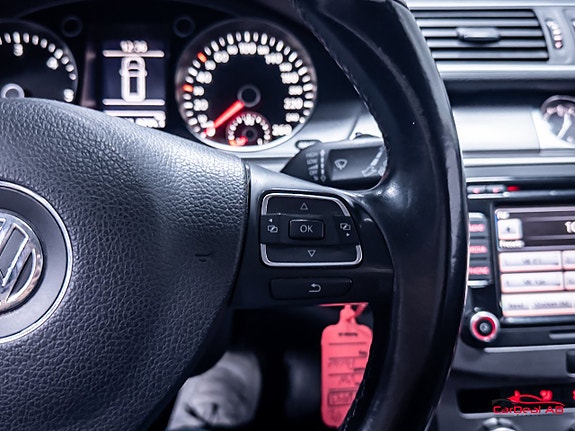 Volkswagen Passat 22 of 27