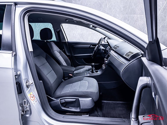 Volkswagen Passat 15 of 27