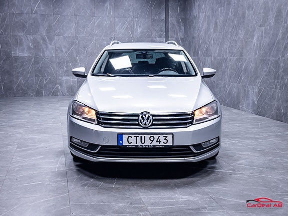 Volkswagen Passat 2 of 27