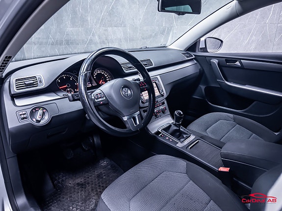 Volkswagen Passat 11 of 27