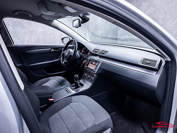 Volkswagen Passat 14 of 27