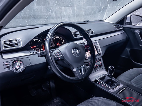 Volkswagen Passat 12 of 27