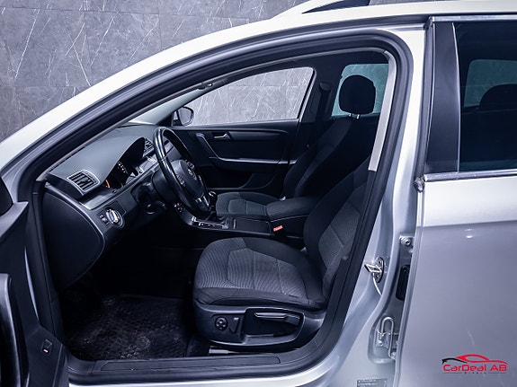 Volkswagen Passat 10 of 27