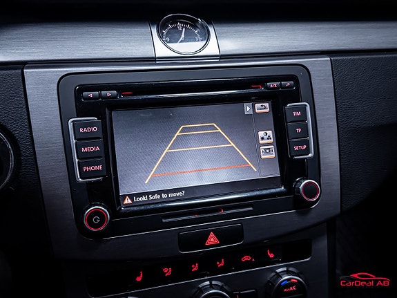 Volkswagen Passat 23 of 27
