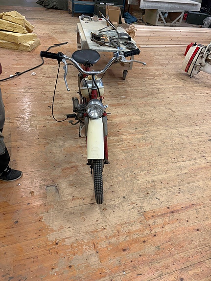 Puch 4 of 8