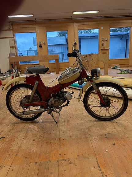 Puch 2 of 8