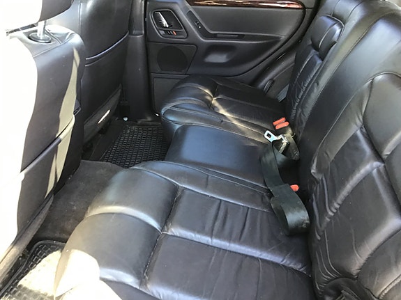 Jeep Grand Cherokee 25 of 30