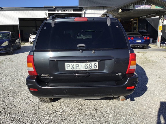 Jeep Grand Cherokee 10 of 30