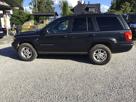 Jeep Grand Cherokee 11 of 30