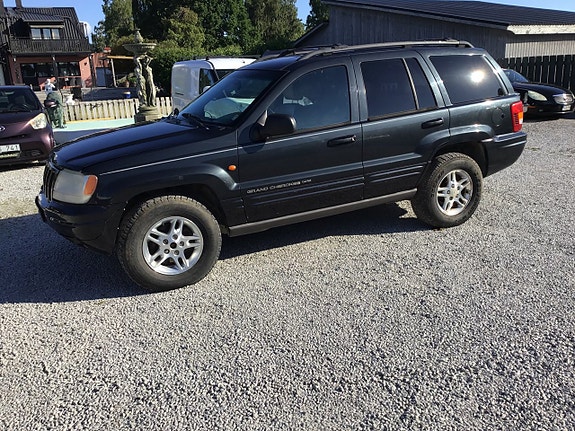 Jeep Grand Cherokee 13 of 30