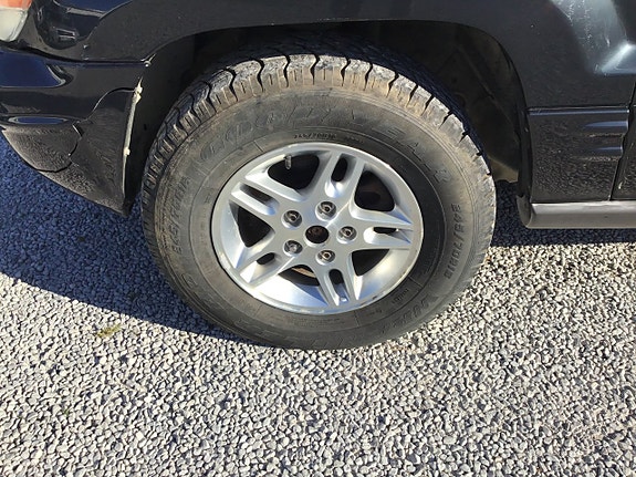 Jeep Grand Cherokee 12 of 30