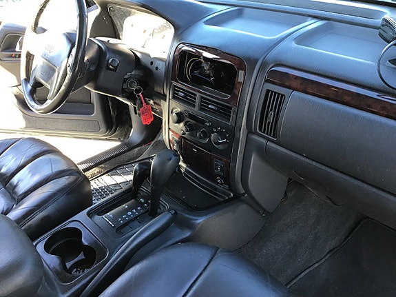 Jeep Grand Cherokee 21 of 30