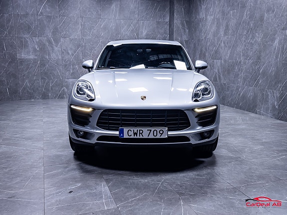 Porsche Macan 2 of 5
