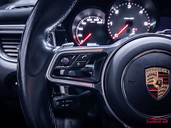 Porsche Macan 22 of 30