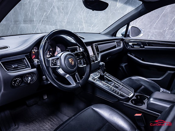 Porsche Macan 11 of 30