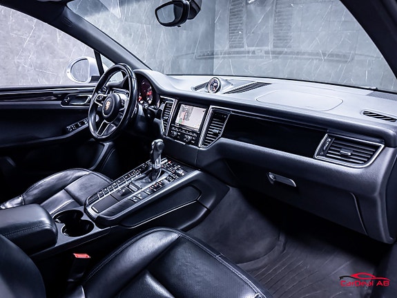 Porsche Macan 14 of 30