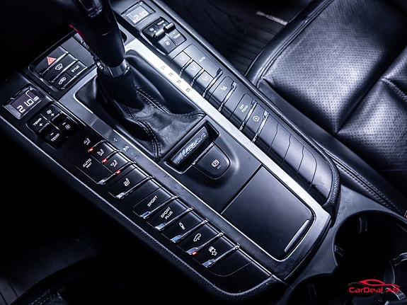 Porsche Macan 30 of 30
