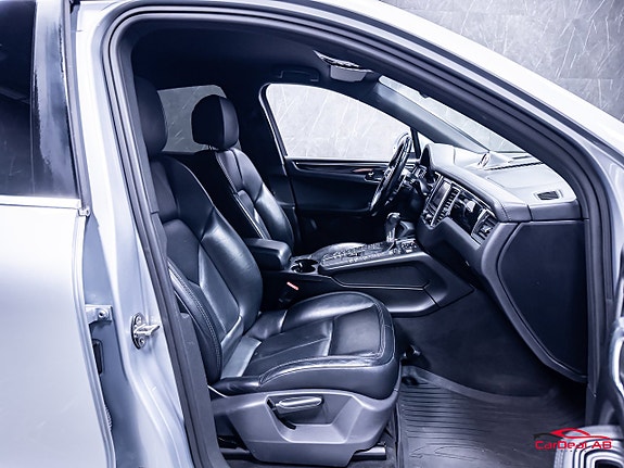 Porsche Macan 15 of 30