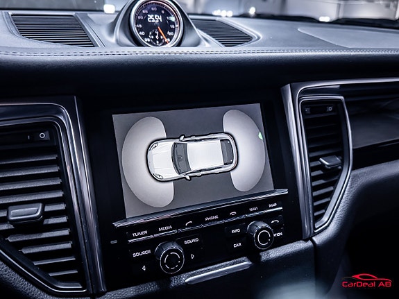 Porsche Macan 28 of 30