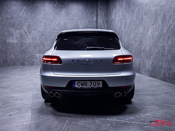 Porsche Macan 6 of 30