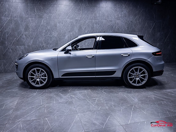 Porsche Macan 4 of 5