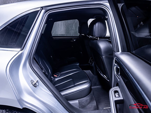 Porsche Macan 16 of 30