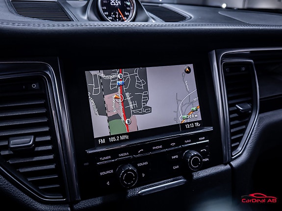 Porsche Macan 27 of 30
