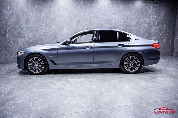 BMW 530e 4 of 5
