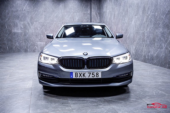 BMW 530e 2 of 5