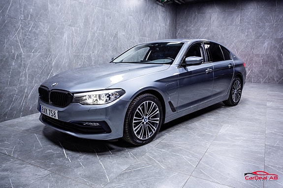 BMW 530e 3 of 5