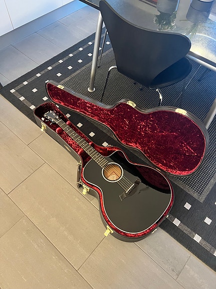 Taylor 214ce-BLK DLX akustisk gitarr svart