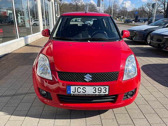 Suzuki Swift 2 of 5
