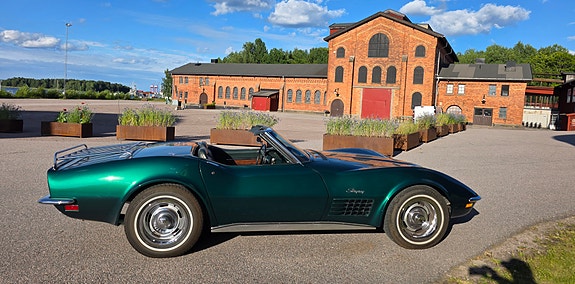 Chevrolet Corvette 2 of 5