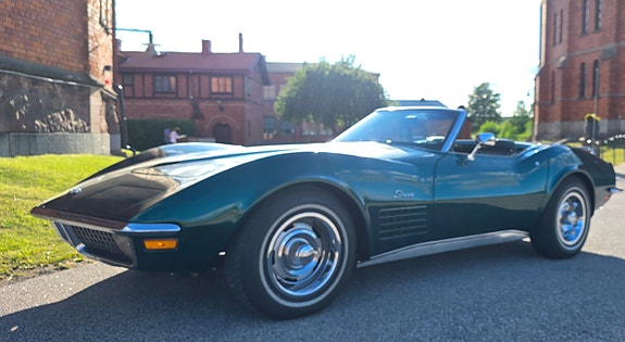 Chevrolet Corvette 3 of 5