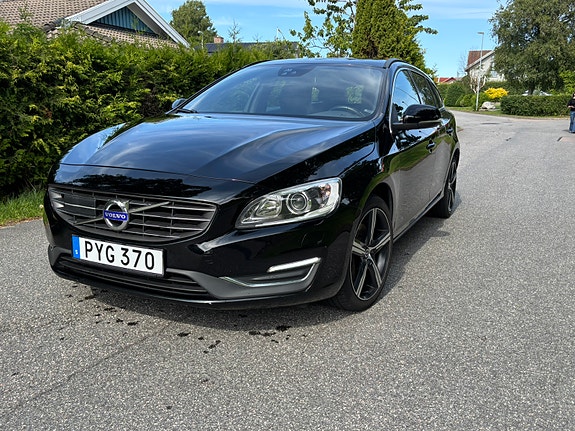 Volvo V60 2 of 5