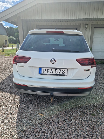 Volkswagen Tiguan 2 of 5