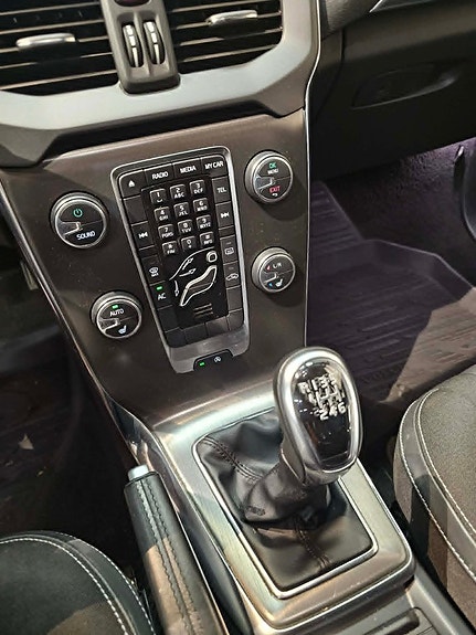 Volvo V40 15 of 19