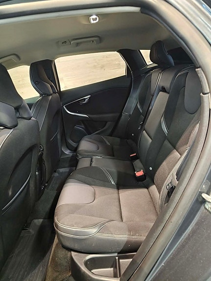 Volvo V40 10 of 19
