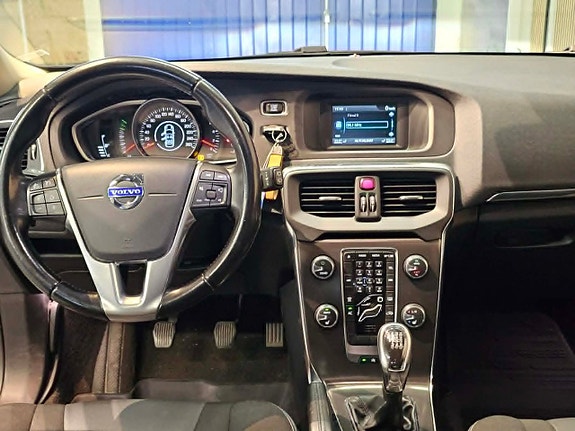 Volvo V40 11 of 19
