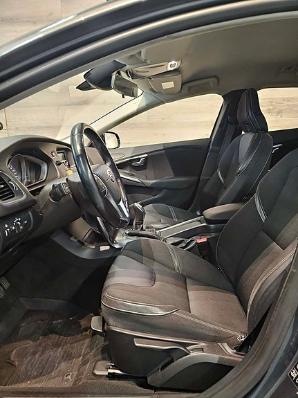 Volvo V40 8 of 19