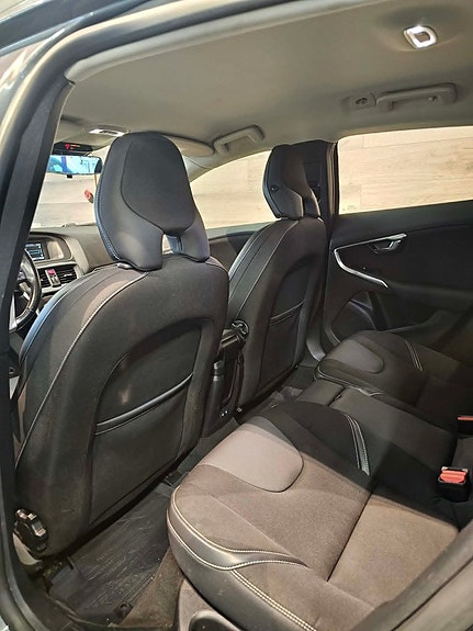 Volvo V40 9 of 19