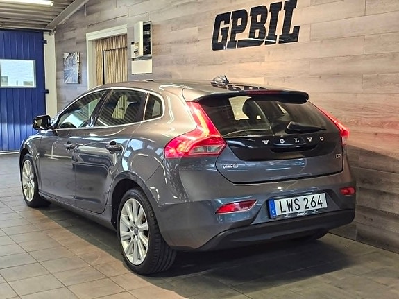 Volvo V40 3 of 19