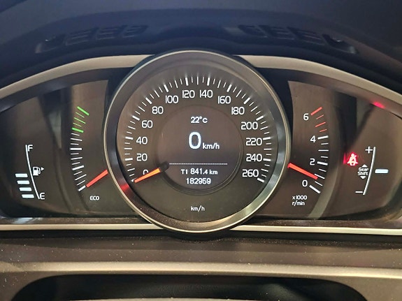 Volvo V40 17 of 19