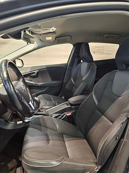 Volvo V40 7 of 19