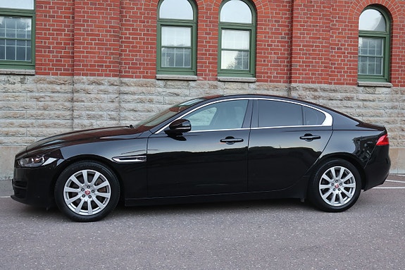Jaguar XE 4 of 17