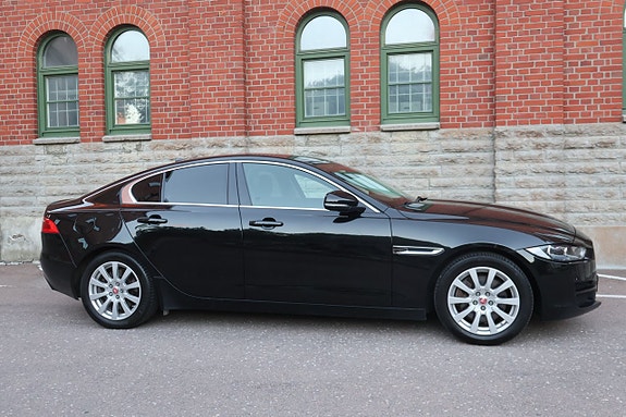 Jaguar XE 15 of 17