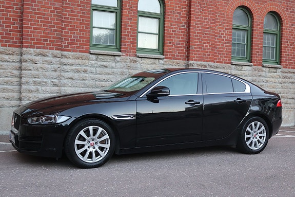Jaguar XE 3 of 17