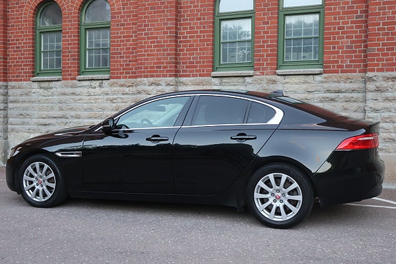 Jaguar XE 6 of 17