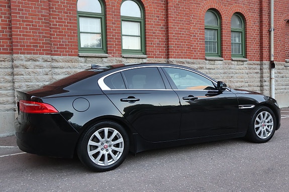 Jaguar XE 16 of 17