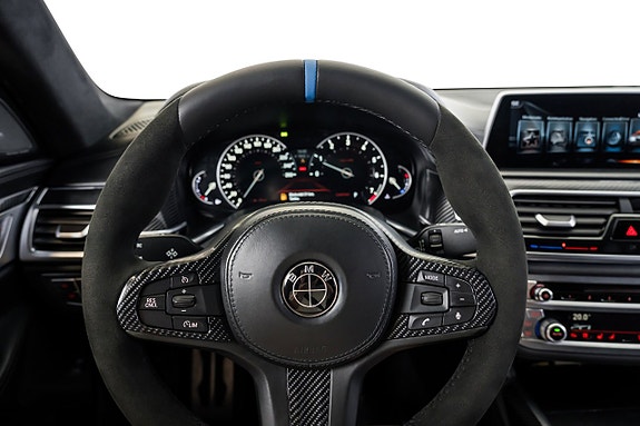 BMW 750i 16 of 29